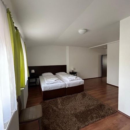 Motel R10 Mladá Boleslav Zewnętrze zdjęcie