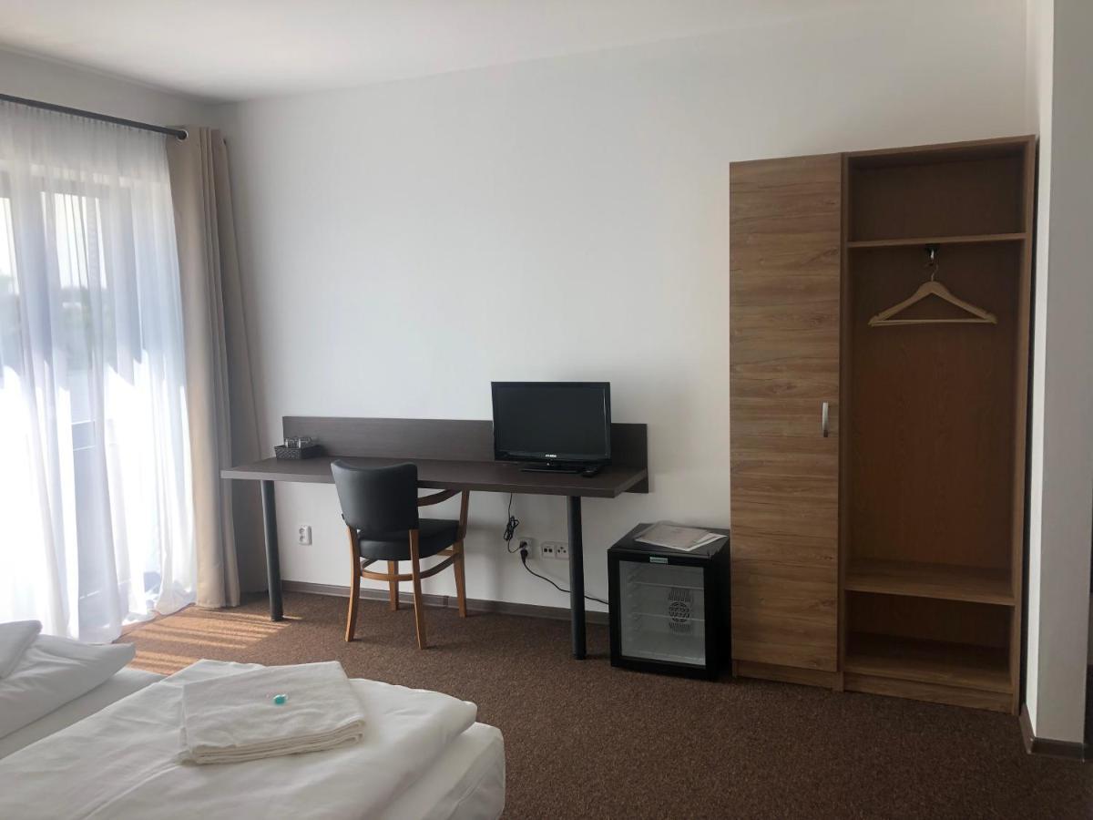 Motel R10 Mladá Boleslav Zewnętrze zdjęcie