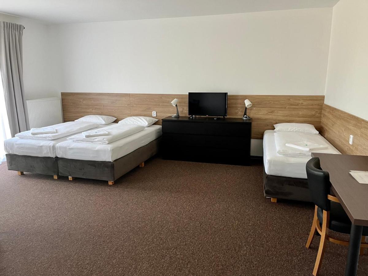 Motel R10 Mladá Boleslav Zewnętrze zdjęcie