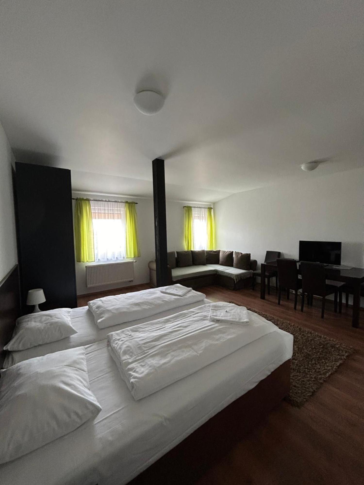 Motel R10 Mladá Boleslav Zewnętrze zdjęcie