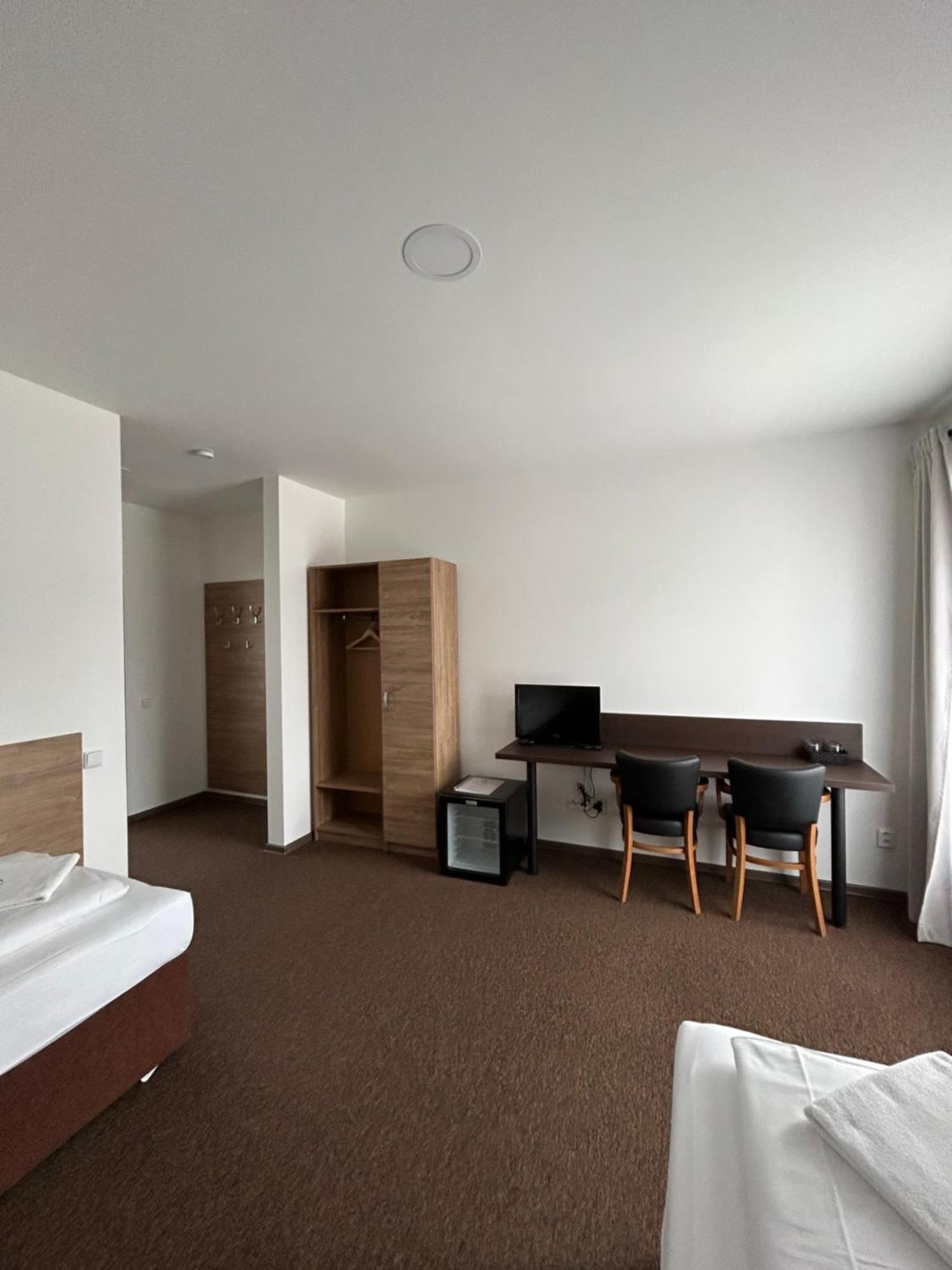 Motel R10 Mladá Boleslav Zewnętrze zdjęcie