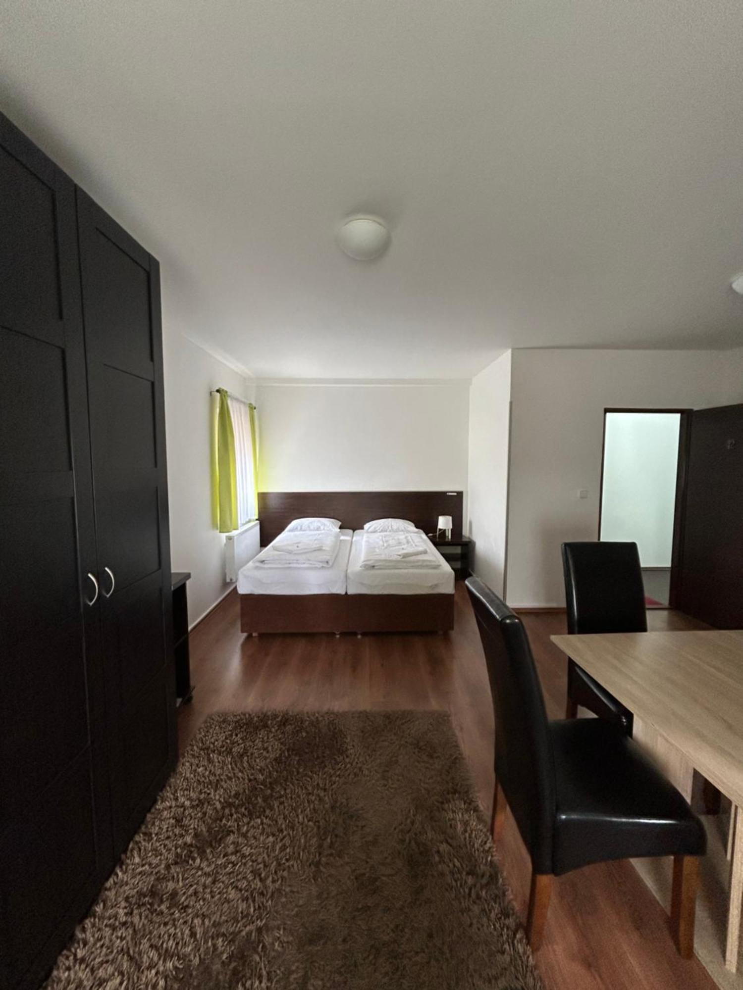 Motel R10 Mladá Boleslav Zewnętrze zdjęcie