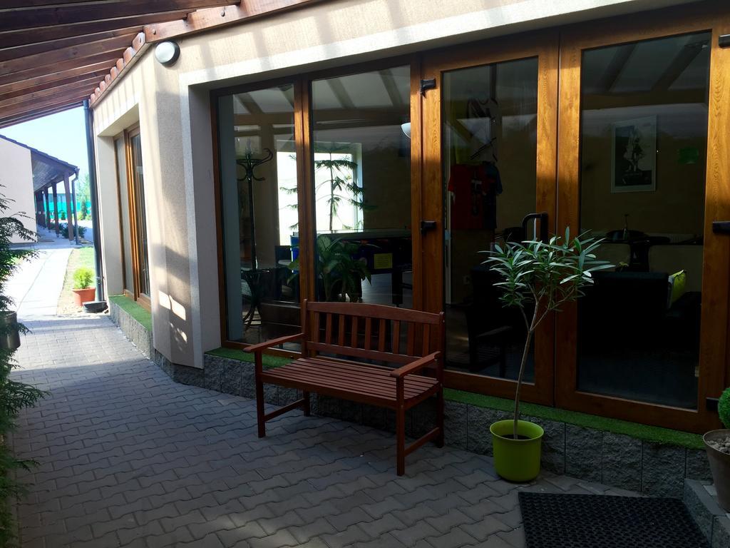 Motel R10 Mladá Boleslav Zewnętrze zdjęcie